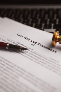 A picture of a Will and discussions to invalidate it